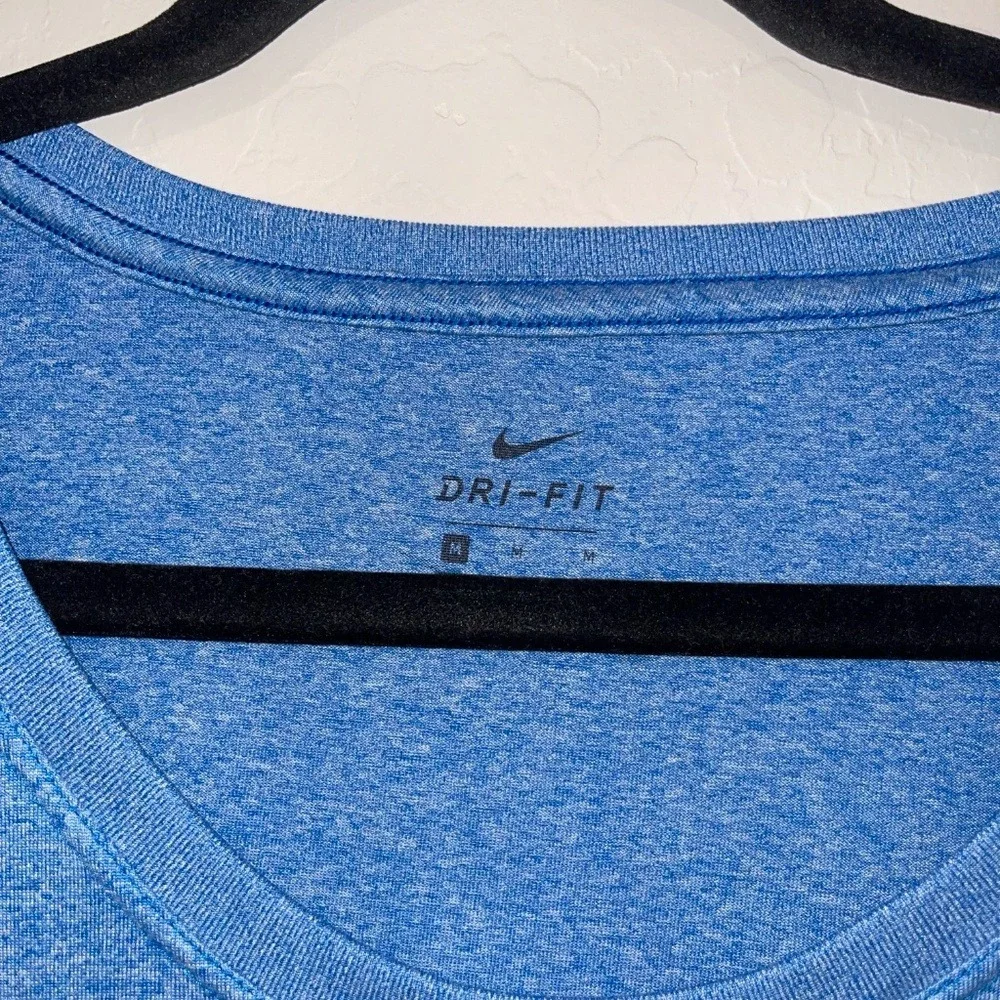 Nike Training Top Shirt Size Medium Blue DriFit Anti Odor Athletic Crew‎ Women